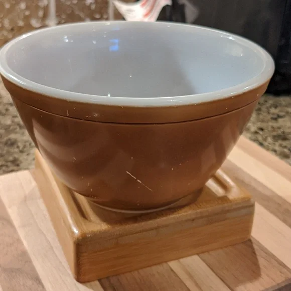 VTG Pyrex Chocolate Brown 401 1.5 Pt. Small Primary Mixing Nesting Bowl Ovenware - Picture 5 of 5